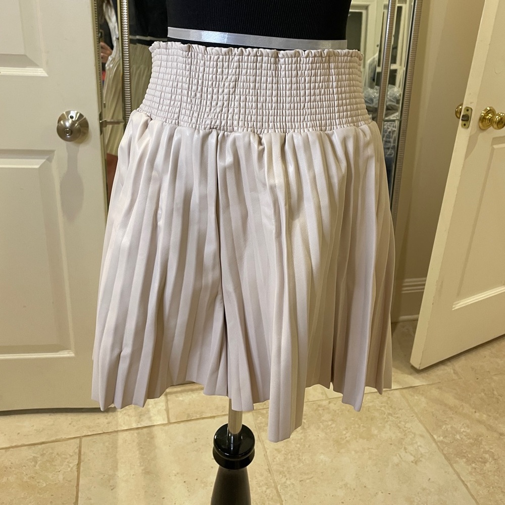 ALC pleated shorts new with tags